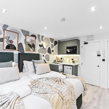 Chic & Trendy Designer Studio With Full Kitchen Лондон Екстериор снимка